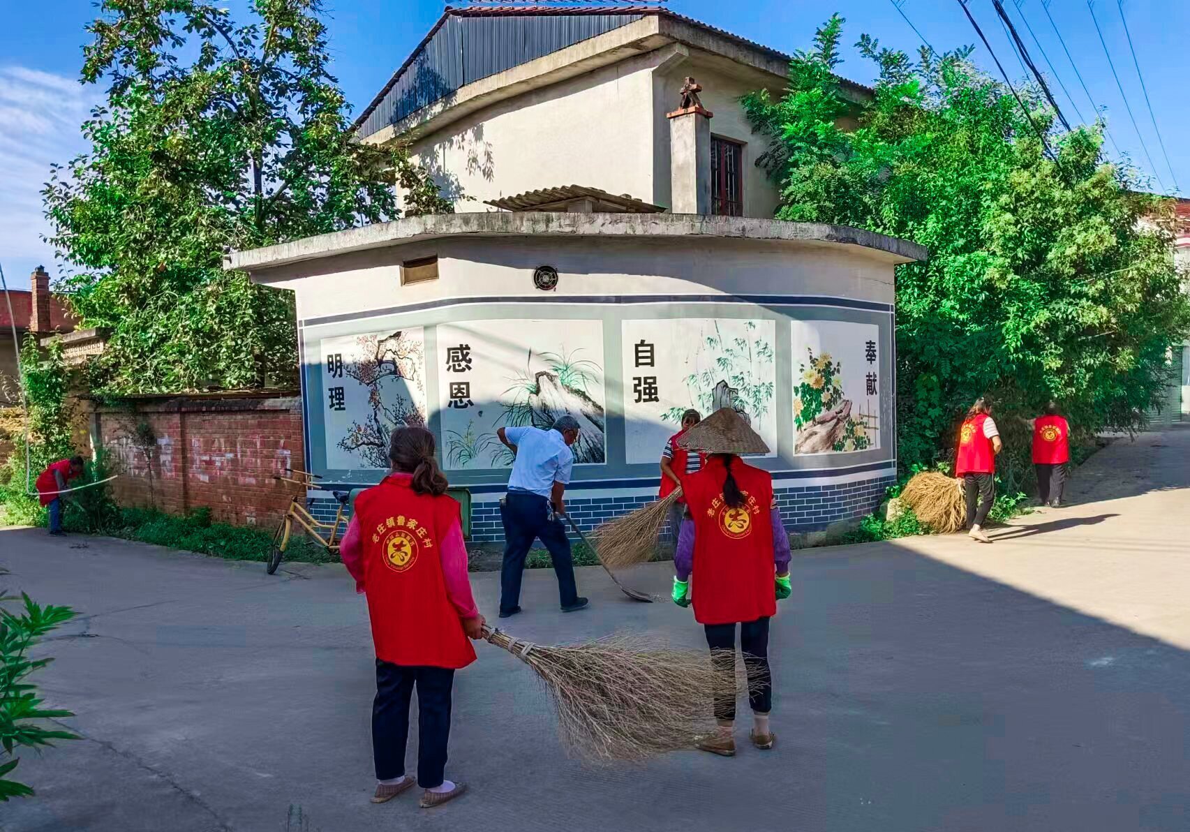 老庄镇：掀起全镇环境卫生整治热潮 全力打造干净整洁的美丽乡村 - 城固县人民政府